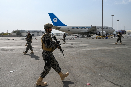 Pasukan Khusus Taliban Kuasai Bandara Kabul Usai Militer AS Angkat Kaki