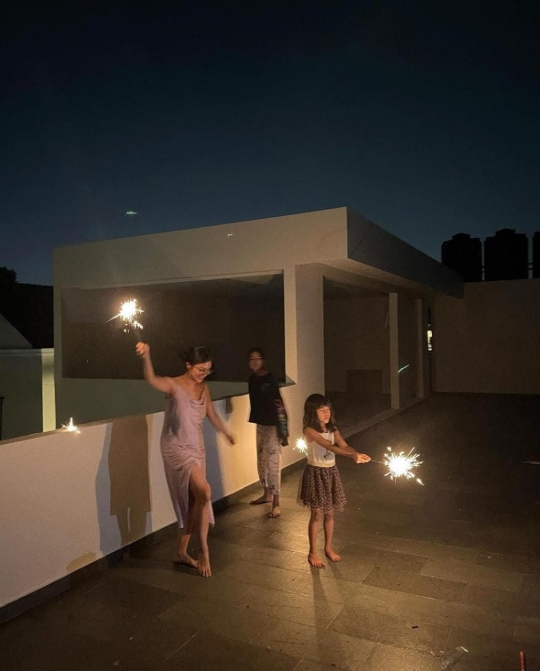 7 Potret Rumah Mewah Tyna Kanna dan Kenang Mirdad, Instagramable & Rooftopnya Luas