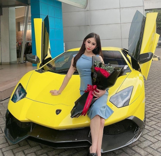 Ini Sosok Ayu Thalia yang Laporkan Anak Ahok, Bekerja di Showroom Mobil Mewah