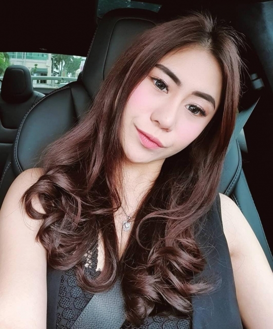 Ini Sosok Ayu Thalia yang Laporkan Anak Ahok, Bekerja di Showroom Mobil Mewah