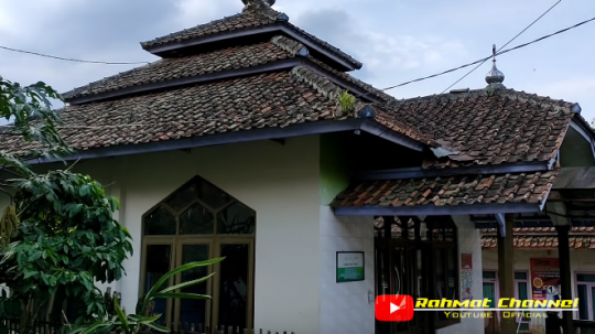 Potret Rumah Megah Bergaya Klasik Modern Milik TKI yang Sukses Kerja di Saudi Arabia