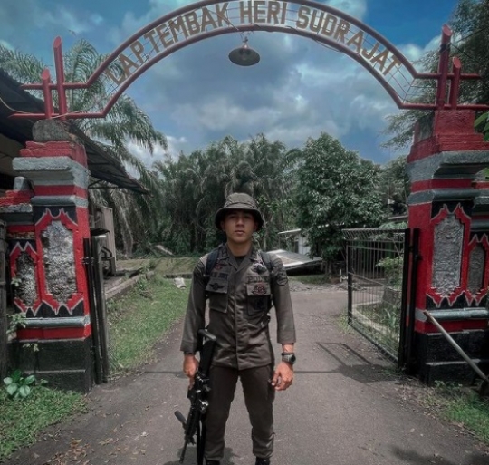 Kenalan dengan Polisi Tampan Made Juni, Kenakan Baju Adat Bali Bikin Hati Leleh