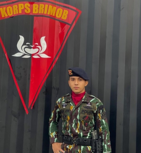 Kenalan dengan Polisi Tampan Made Juni, Kenakan Baju Adat Bali Bikin Hati Leleh