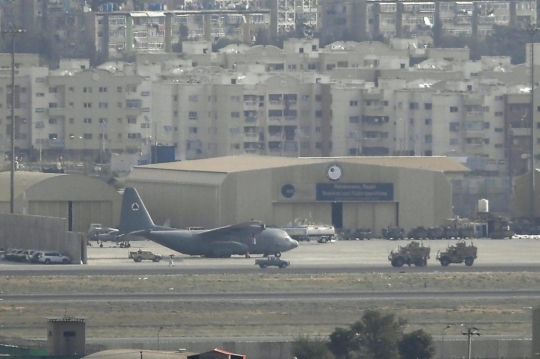 Deretan Peralatan Militer AS yang Ditinggalkan di Bandara Kabul