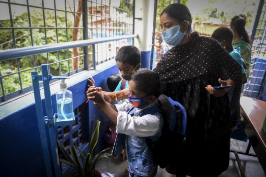 Keseruan Hari Pertama Sekolah di India