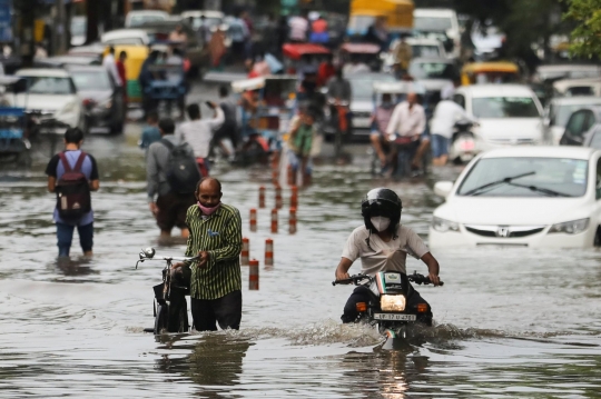 Banjir Genangi India Usai Hujan Lebat 24 Jam