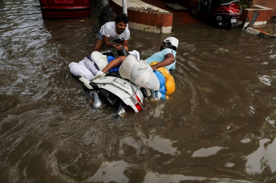 Banjir Genangi India Usai Hujan Lebat 24 Jam