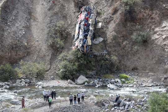 Tragis, Bus Masuk Jurang di Peru Tewaskan 32 Penumpang