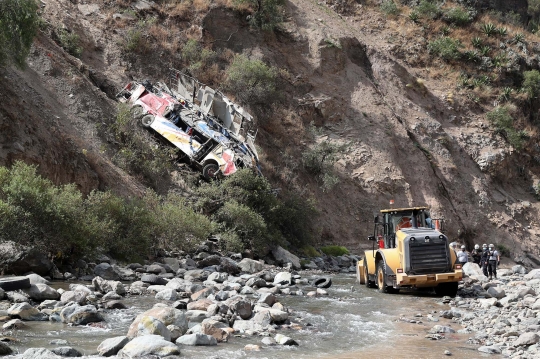 Tragis, Bus Masuk Jurang di Peru Tewaskan 32 Penumpang