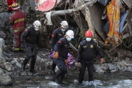 Tragis, Bus Masuk Jurang di Peru Tewaskan 32 Penumpang