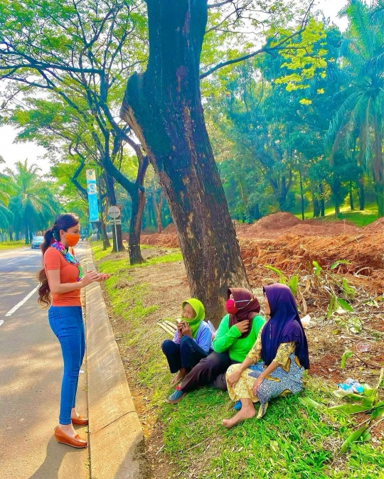 Gaya Merakyat Heni Tania Istri Perwira Polisi di Jalan, Ajudan Wapres Kasih Komentar