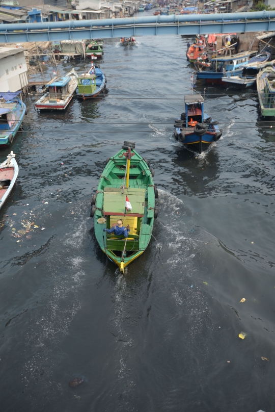 Potret Aktivitas Nelayan di Cilincing