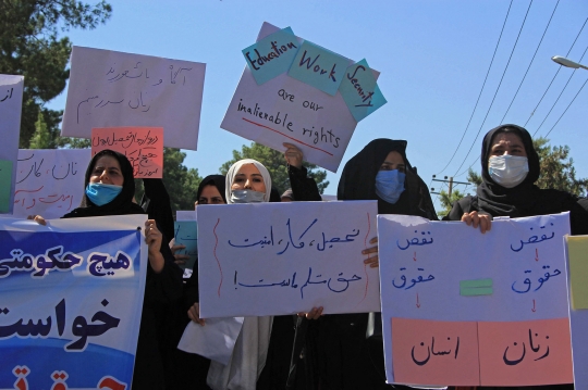 Aksi Demo Perempuan Afghanistan Tuntut Hak Bersekolah