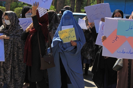 Aksi Demo Perempuan Afghanistan Tuntut Hak Bersekolah