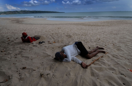 Melihat Sepinya Pantai-Pantai di Bali