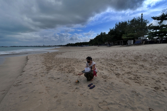 Melihat Sepinya Pantai-Pantai di Bali