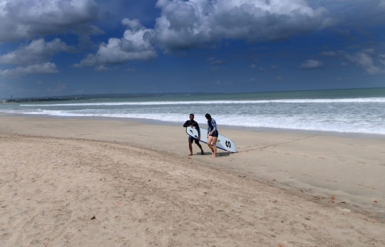 Melihat Sepinya Pantai-Pantai di Bali