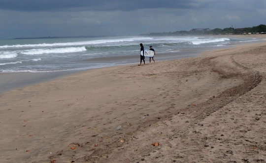 Melihat Sepinya Pantai-Pantai di Bali