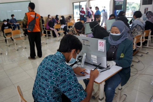 Vaksinasi Covid-19 Bagi Pelajar di Malang