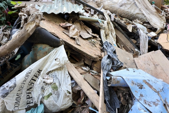 Penampakan Tumpukan Sampah Sisa Banjir di Belgia