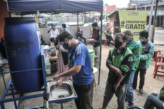 Berbagi Sarapan Gratis di Masa Pandemi