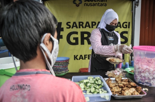 Berbagi Sarapan Gratis di Masa Pandemi