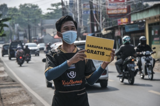 Berbagi Sarapan Gratis di Masa Pandemi