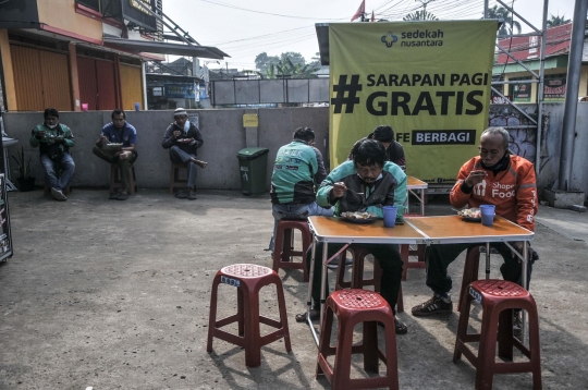 Berbagi Sarapan Gratis di Masa Pandemi