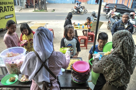 Berbagi Sarapan Gratis di Masa Pandemi