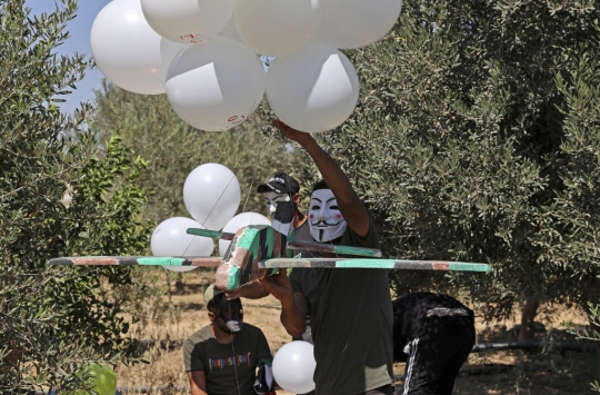 Penampakan Balon Api Palestina yang Terus Menebar Teror ke Israel