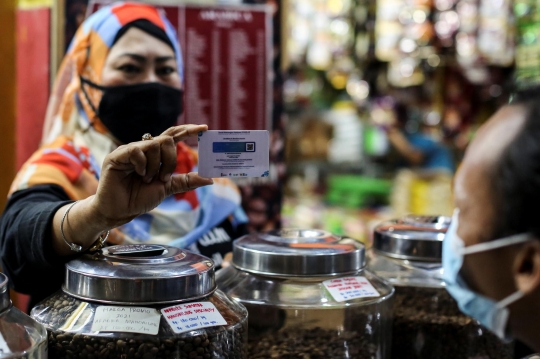 Stiker Sertifikat Vaksin untuk Menarik Pembeli