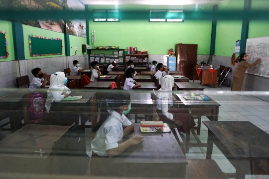 Semangat Siswa Ikuti Sekolah Tatap Muka di Malang