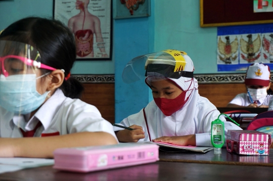 Semangat Siswa Ikuti Sekolah Tatap Muka di Malang