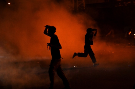 Suasana Malam Mencekam Saat Bentrokan Pecah di Thailand