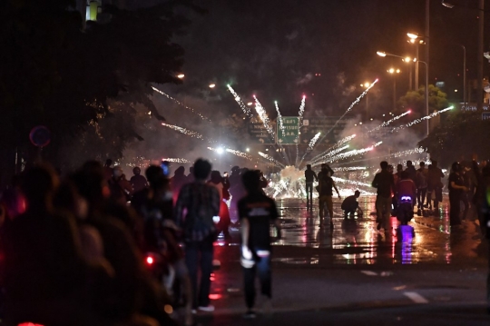 Suasana Malam Mencekam Saat Bentrokan Pecah di Thailand
