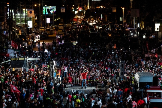 Suasana Malam Mencekam Saat Bentrokan Pecah di Thailand