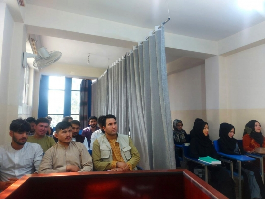 Potret Universitas di Afghanistan Pisahkan Mahasiswa Laki-Laki dan Perempuan