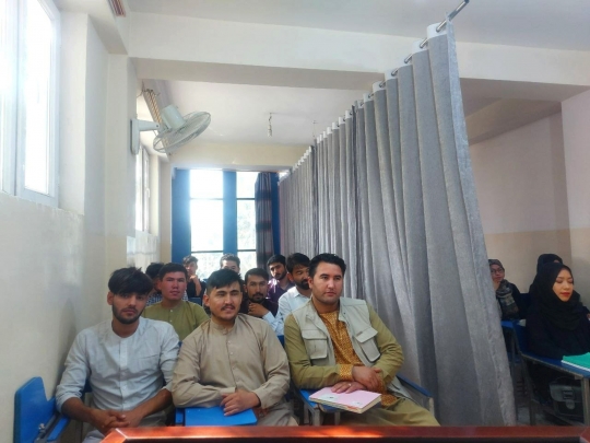 Potret Universitas di Afghanistan Pisahkan Mahasiswa Laki-Laki dan Perempuan