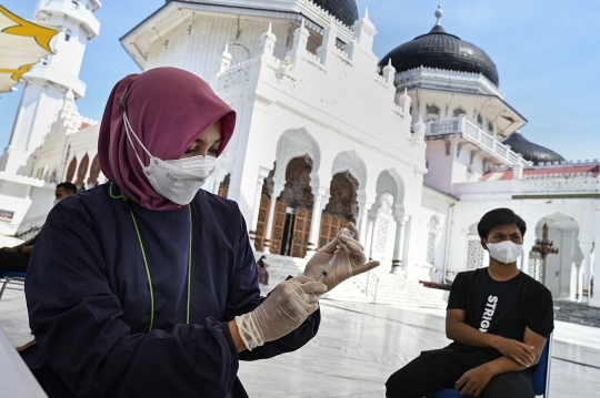 Melihat Vaksinasi Covid-19 di Masjid Raya Baiturrahman Aceh