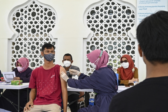 Melihat Vaksinasi Covid-19 di Masjid Raya Baiturrahman Aceh