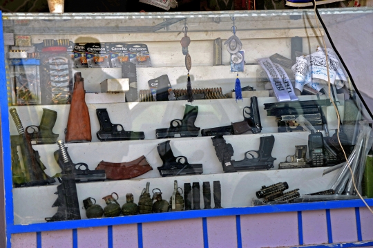 Menengok Penjual Senjata di Tempat Kelahiran Taliban