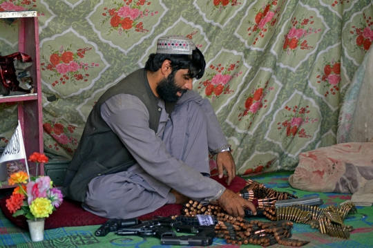 Menengok Penjual Senjata di Tempat Kelahiran Taliban