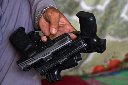 Menengok Penjual Senjata di Tempat Kelahiran Taliban