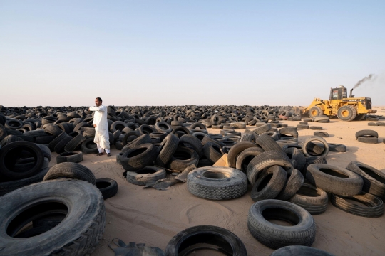 Melihat Pusat Penampungan Jutaan Ban Bekas di Kuwait