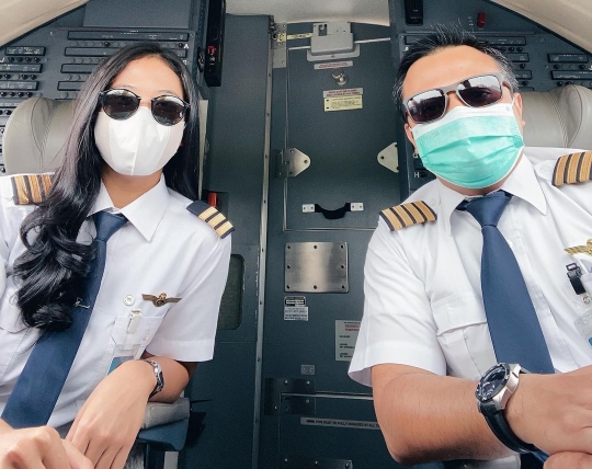 Jadi Pilot Wanita Maskapai Penerbangan Indonesia, Ini Potret Cantik Tania Artawidjaya