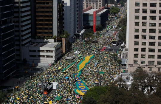 Lautan Pendukung Setia Presiden Brasil Penuhi Jalanan Sao Paulo