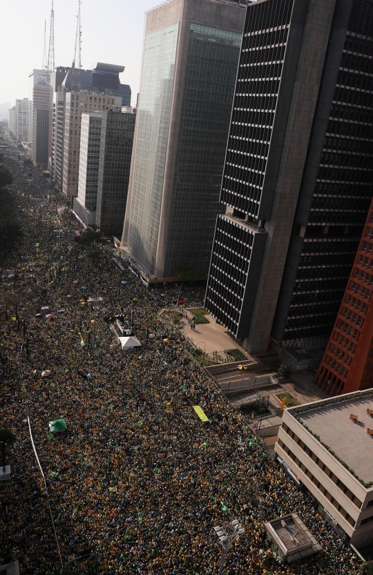 Lautan Pendukung Setia Presiden Brasil Penuhi Jalanan Sao Paulo