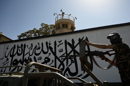 Bendera Taliban Selimuti Kedubes AS di Kabul