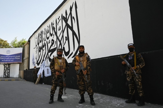 Bendera Taliban Selimuti Kedubes AS di Kabul