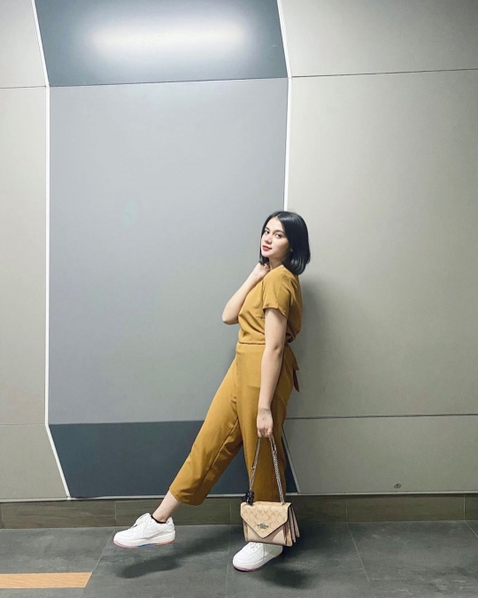 Pesona Tentara Wanita Jihan Alvani, Cantik Banget saat Tak Berseragam Loreng